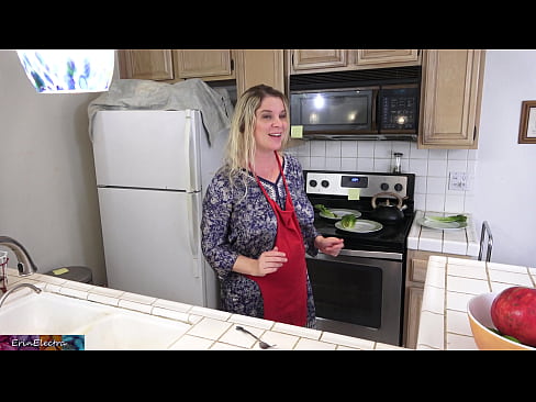 ❤️ Madrastra ordeñándole en la cocina antes de su cita ❤️ Follar en es.porn-mz-com.ru ❌️